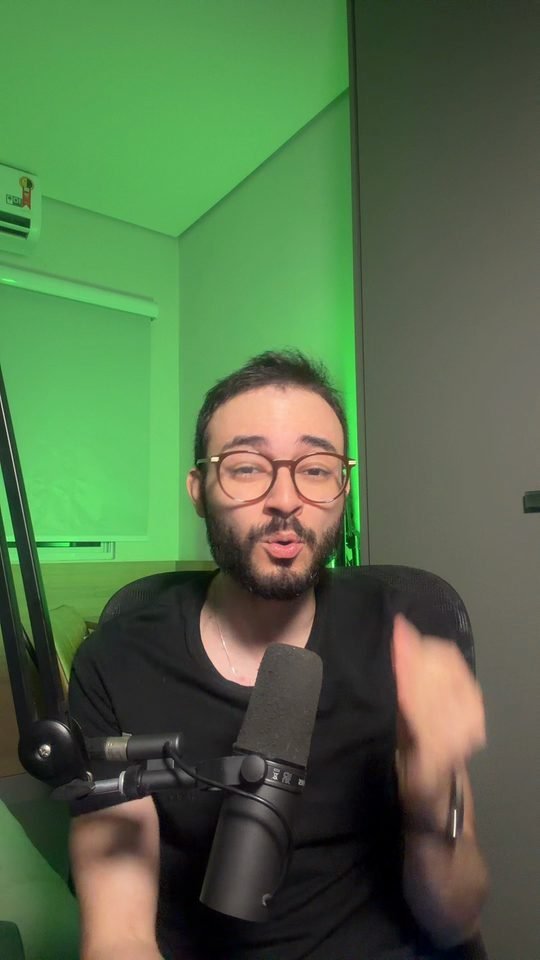 Gravação bruta: André fala pra câmera, sem legenda e sem texto na tela